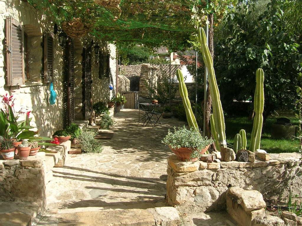 Bed and Breakfast Sa Domu De Sa Contissa Selegas Exterior foto